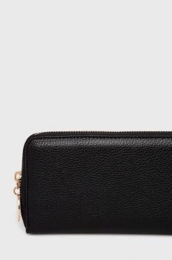 Γυναικεία Πορτοφόλια Πορτοφόλι Sisley χρώμα: μαύρο -Εξοδος Sisley Κατάστημα unnamed file 2330