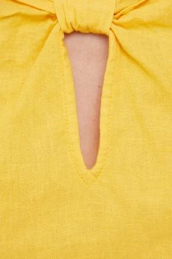 Γυναικεία Μπλούζες Λευκή μπλούζα Sisley χρώμα: κίτρινο 9 Γυναικεία Μπλούζες Λευκή μπλούζα Sisley χρώμα: κίτρινο -Εξοδος Sisley Κατάστημα unnamed file 2741