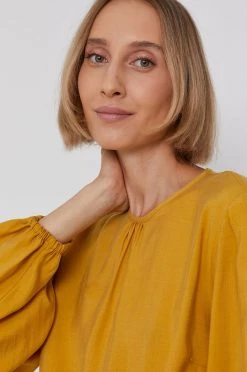 Γυναικεία Μπλούζες Μπλουζάκι Sisley χρώμα: κίτρινο -Εξοδος Sisley Κατάστημα unnamed file 3512