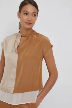 Γυναικεία Μπλούζες Μπλουζάκι Sisley χρώμα: μπεζ 8 Γυναικεία Μπλούζες Μπλουζάκι Sisley χρώμα: μπεζ -Εξοδος Sisley Κατάστημα unnamed file 3778