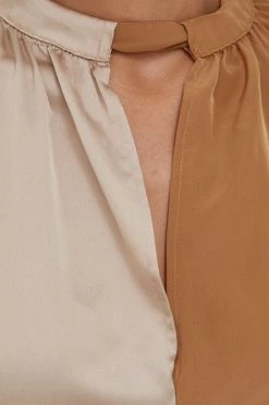 Γυναικεία Μπλούζες Μπλουζάκι Sisley χρώμα: μπεζ 9 Γυναικεία Μπλούζες Μπλουζάκι Sisley χρώμα: μπεζ -Εξοδος Sisley Κατάστημα unnamed file 3779