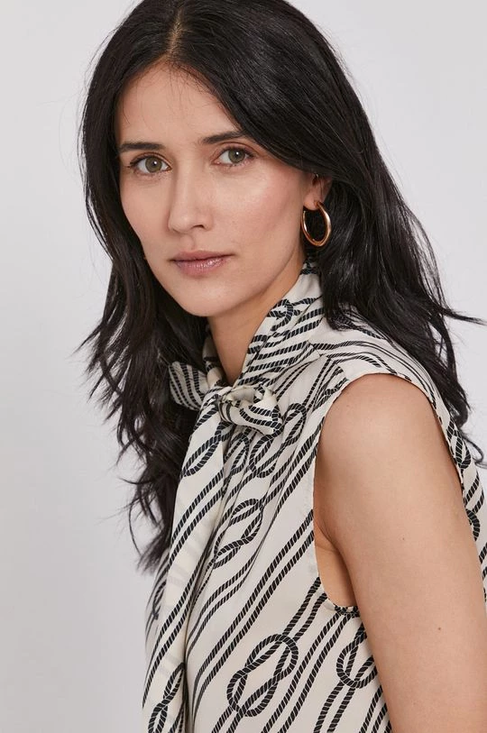 Γυναικεία Μπλούζες Μπλουζάκι Sisley χρώμα: μπεζ 1 Γυναικεία Μπλούζες Μπλουζάκι Sisley χρώμα: μπεζ