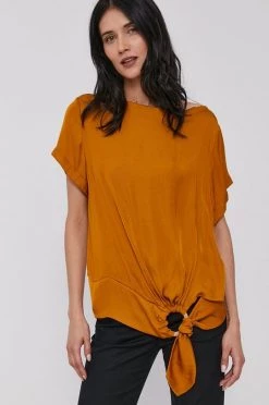 Γυναικεία Μπλούζες Μπλουζάκι Sisley χρώμα: κίτρινο