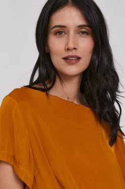 Γυναικεία Μπλούζες Μπλουζάκι Sisley χρώμα: κίτρινο -Εξοδος Sisley Κατάστημα unnamed file 3924